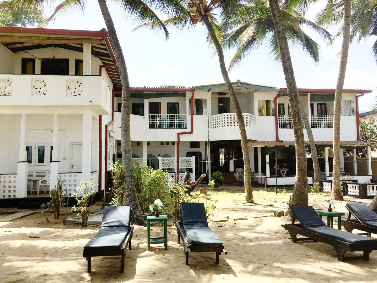 Dephani Beach Hotel Negombo Exteriör bild