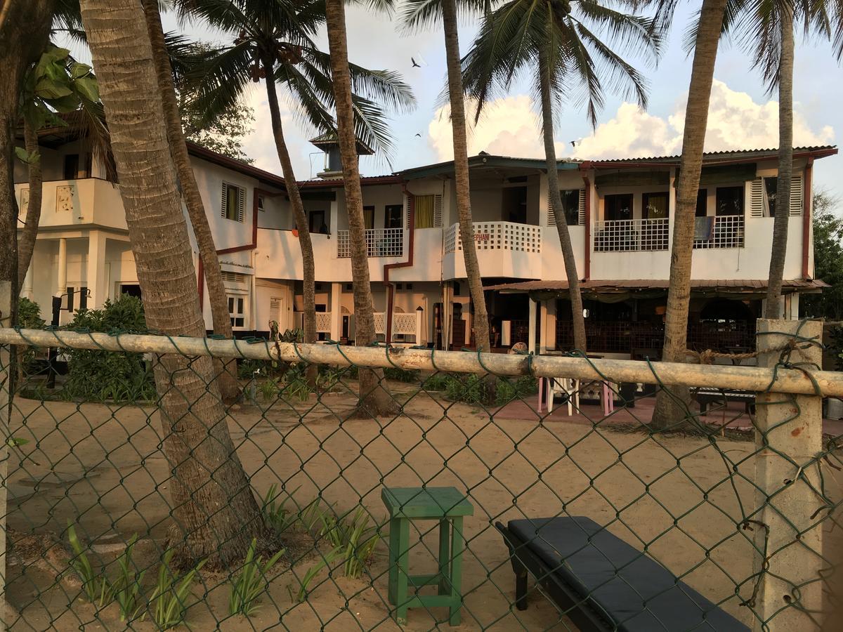 Dephani Beach Hotel Negombo Exteriör bild